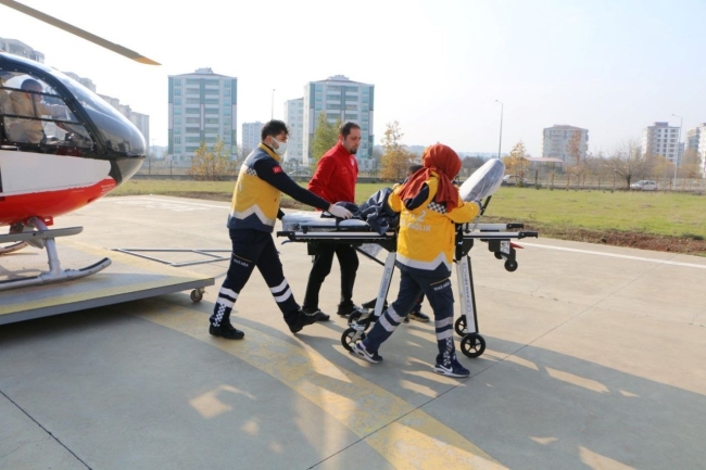 Ambulans helikopter yanık tedavisi gören çocuk için havalandı