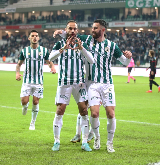 Giresunspor uzatmada sevindi