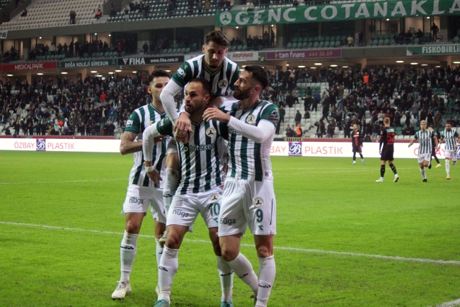 Giresunspor uzatmada sevindi