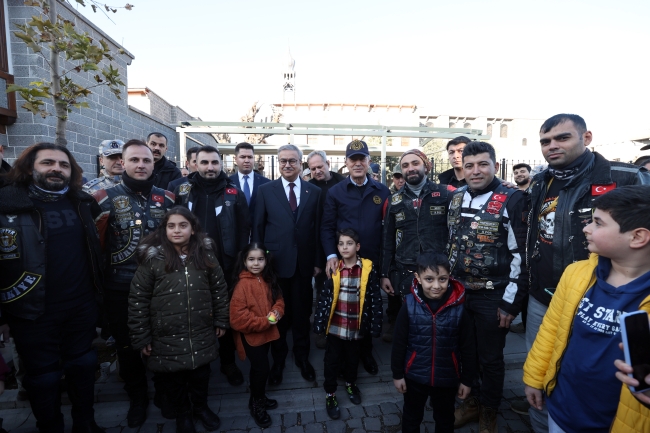 Bakan Akar ve TSK komuta kademesi Diyarbakır sokaklarında