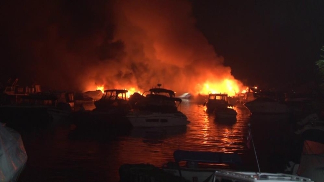 İstanbul'da tekne yangını: Sıçrayan alevler 6 tekneyi kullanılamaz hale getirdi