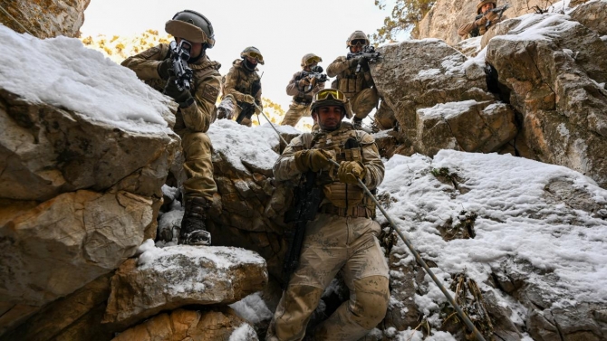 Jandarma timleri dağları teröristlere dar ediyor