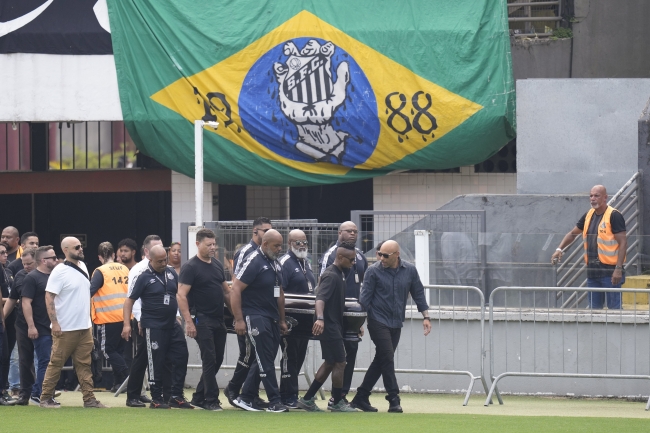 Futbol efsanesi Pele'ye stadyumda veda