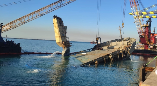 İskenderun Körfezi'nde batan gemi su yüzeyine çıkarıldı