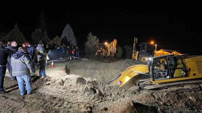 Manisa'da kuyuya düşen baba ve oğlunun cansız bedenine ulaşıldı