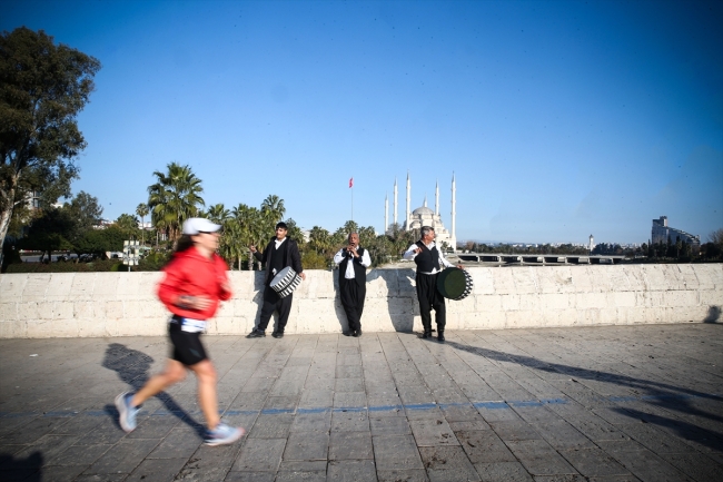 5 Ocak Adana Kurtuluş Yarı Maratonu koşuldu