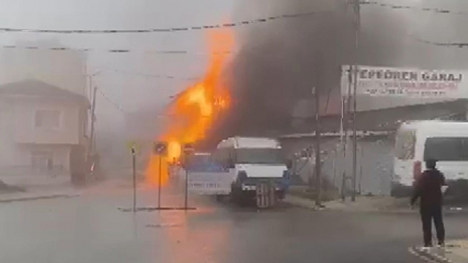 İstanbul'da kazı çalışmasında doğal gaz borusu patladı, 1 işçi yaralandı