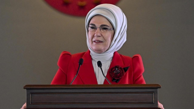 Emine Erdoğan: Yaşadığımız her bir kriz, insanlığı tek yürek olmaya daha çok çağırıyor