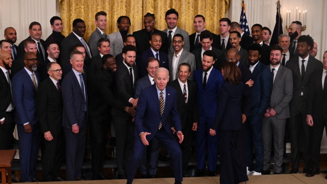 Biden, NBA şampiyonu Golden State Warriors takımını Beyaz Saray'da ağırladı