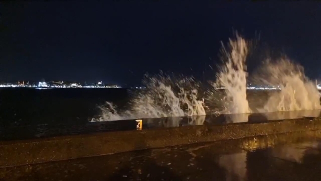 İstanbul'da vapur seferlerine lodos engeli