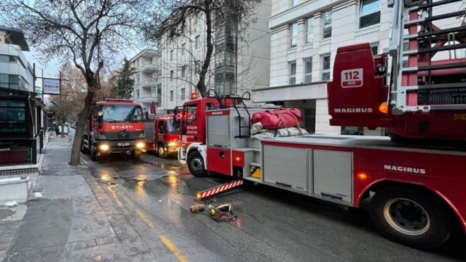 Ankara'da bir otelin çatısında yangın