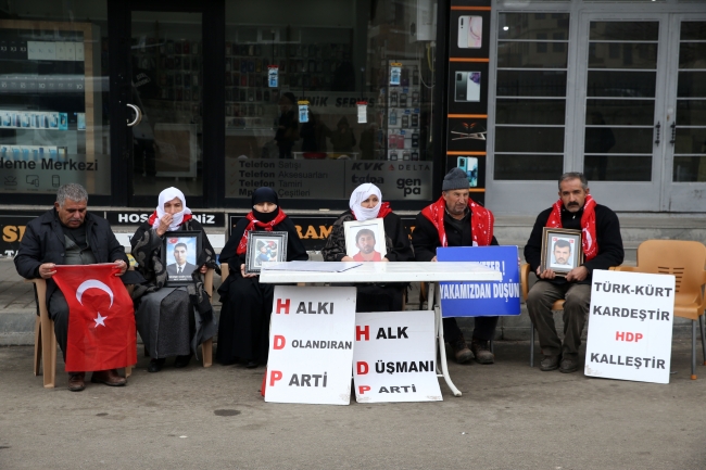 Muşlu aileler çocukları için HDP önündeki eylemlerini sürdürdü