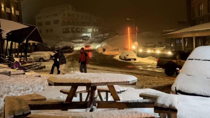 Uludağ'da kar kalınlığı 16 santimetreyi geçti