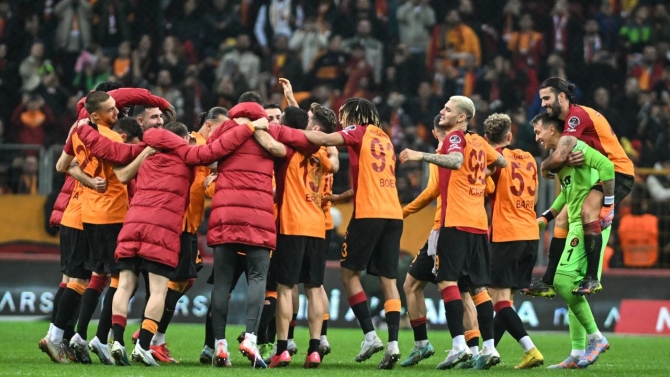 Galatasaray zirvede doludizgin ilerliyor