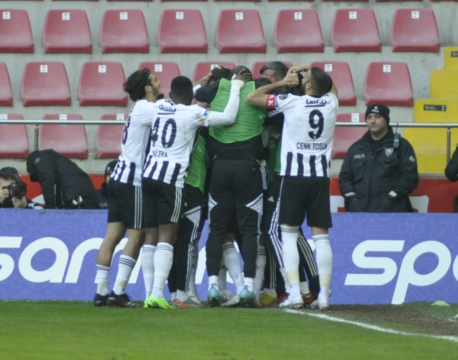 Beşiktaş Kayserispor'u iki golle geçti