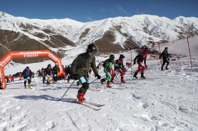 Gençler ve Büyükler Dağ Kayağı Türkiye Şampiyonası Rize'de yapıldı