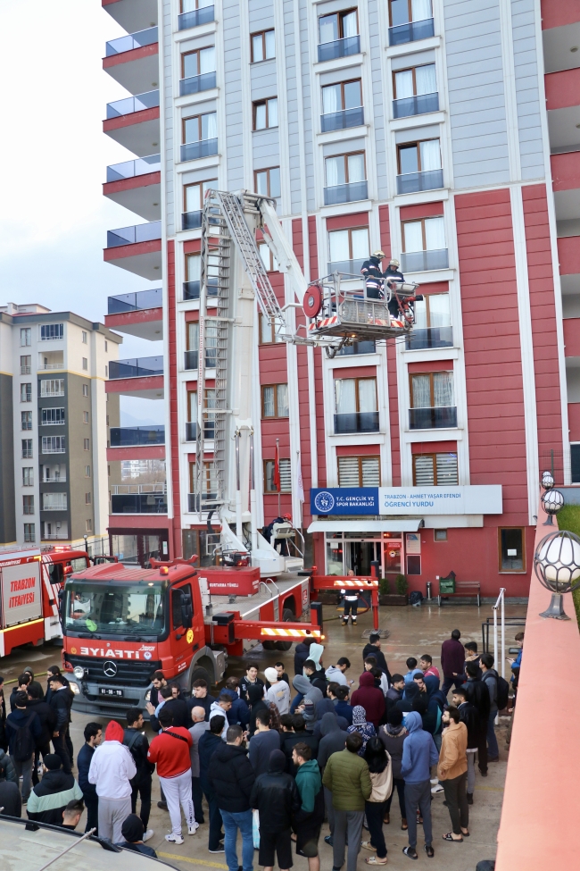 Trabzon'da öğrenci yurdunda yangın