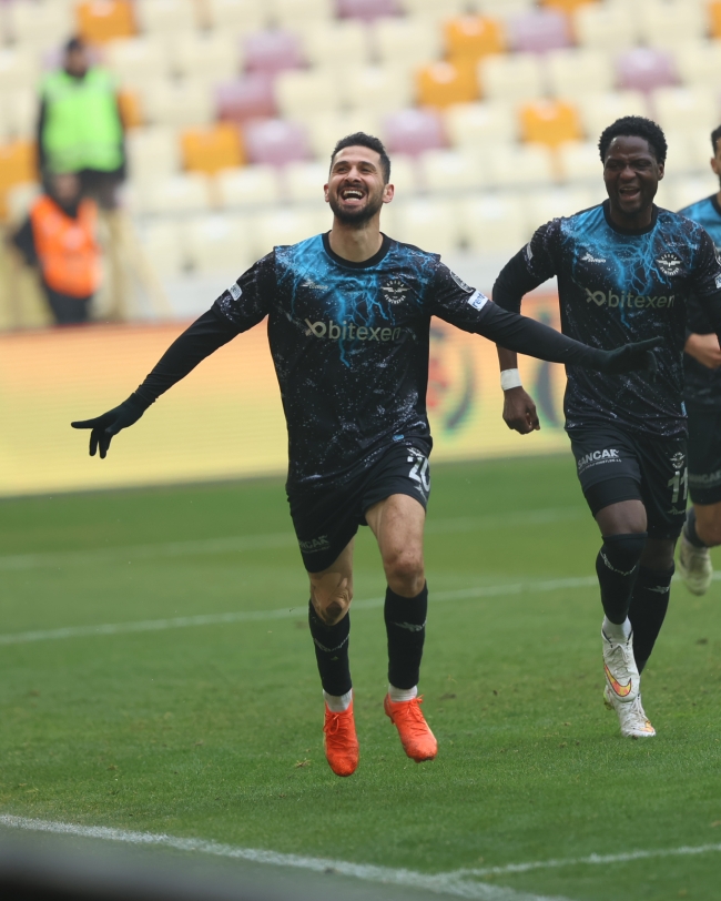 Adana Demirspor deplasmanda kazandı