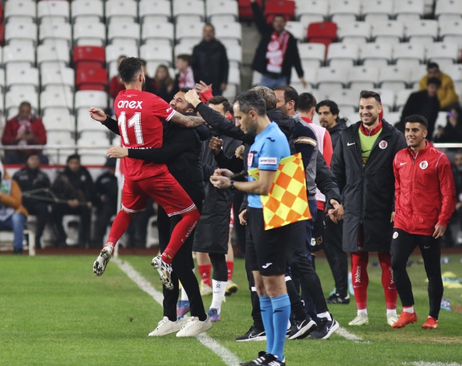 Antalyaspor 90+3'te kazandı