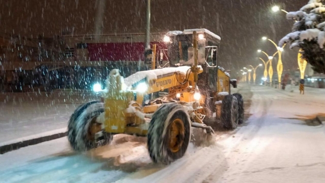 Van'da kar yağışı nedeniyle 345 yerleşim yeri yolu kapandı