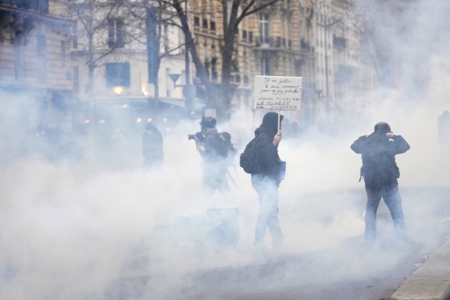 Paris'te emeklilik reformu protestoları