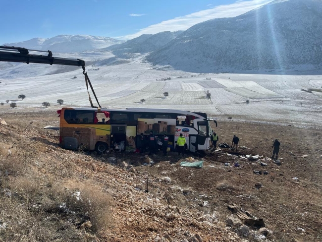 Afyonkarahisar'da otobüs devrildi: 8 ölü, 35 yaralı