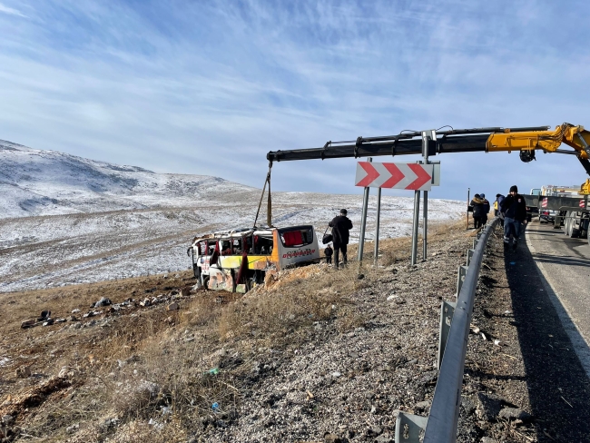 Afyonkarahisar'da otobüs devrildi: 8 ölü, 35 yaralı