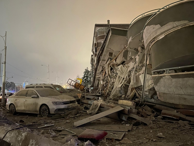 Kahramanmaraş’ta 7,4 ve Gaziantep’te 6,5 ile 6,4 büyüklüğünde deprem