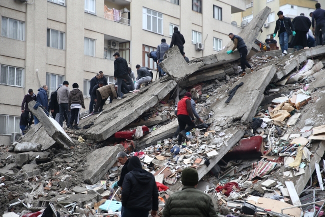 Deprem bölgesinde çevre illerden valiler görevlendirildi