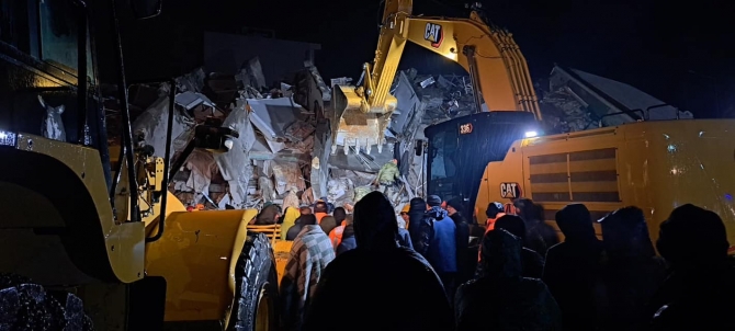 Ekipler Adıyaman’da çalışmalarını sürdürüyor