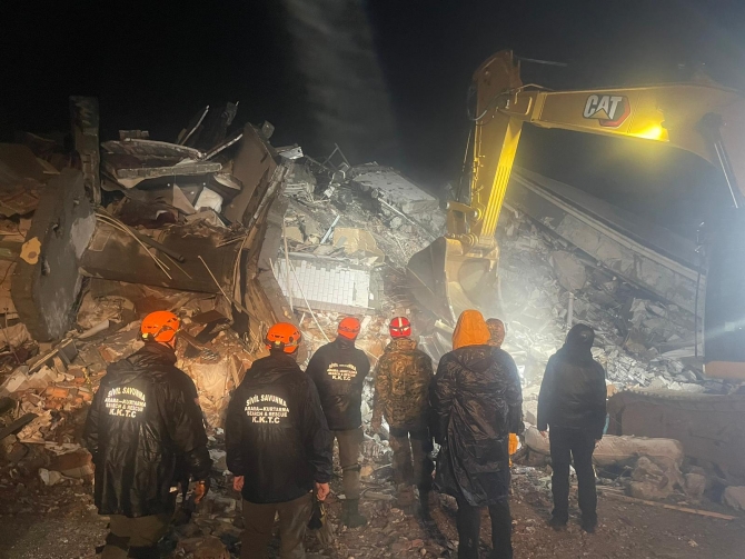 Ekipler Adıyaman’da çalışmalarını sürdürüyor