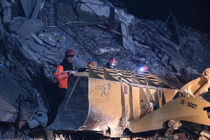 Adıyaman’daki otel enkazında çalışmaları sürüyor