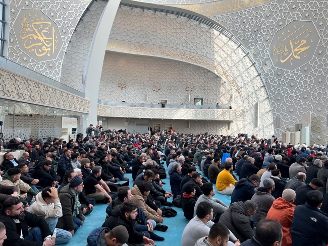 Almanya'da camilerde depremzedeler için Hatm-i Şerif okundu