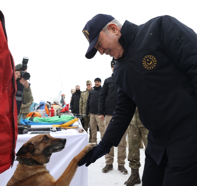 Arama-kurtarma köpeği Sıla enkazlardan 12 kişinin kurtarılmasını sağladı