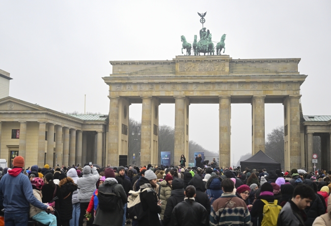 Berlin Eyalet Başbakanı: Berlin'den Türkiye'ye hava köprüsü kurduk