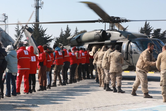 Kızılay, deprem bölgesindeki 900 köye yardım taşıdı