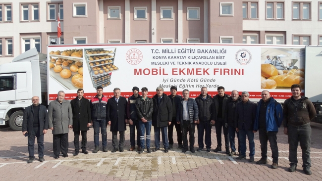 Liseliler yaptıkları "mobil ekmek fırını" Hatay'a gönderdi