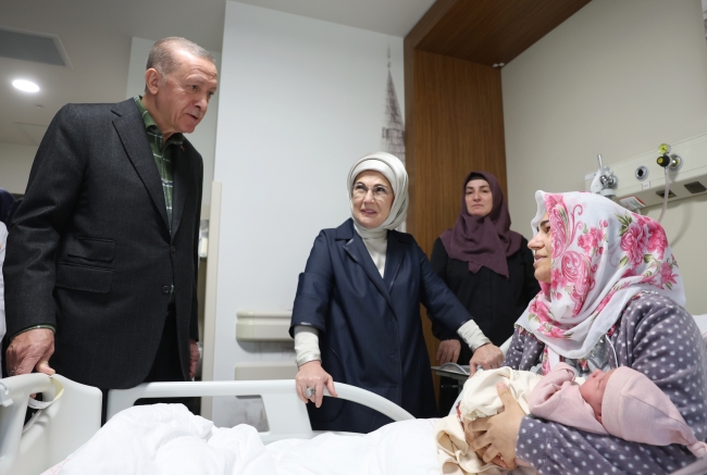 Cumhurbaşkanı Erdoğan, depremzedenin bebeğine 'Ayşe Betül' ismini verdi