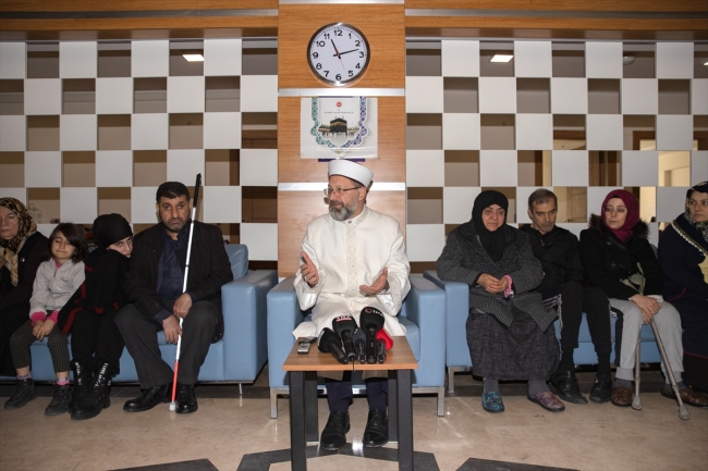 Diyanet İşleri Başkanı Ali Erbaş depremzedelerle bir araya geldi