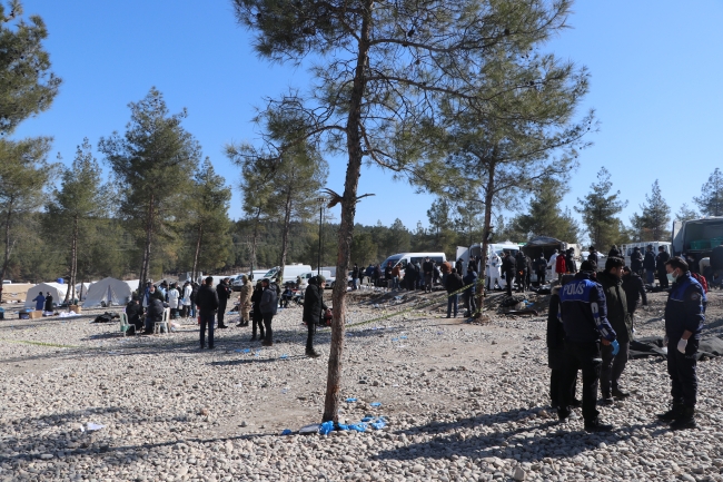 Depremde yaşamını yitirenlerin kimlikleri kriminal tekniklerle belirleniyor