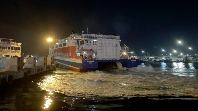 Hatay'dan 65 depremzede gemiyle İstanbul'a getirildi