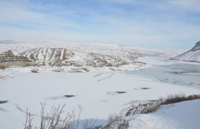 Erzincan'da Tercan Baraj gölü dondu