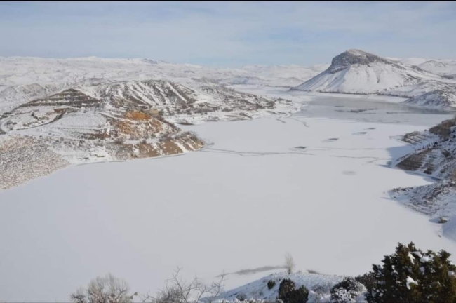 Erzincan'da Tercan Baraj gölü dondu