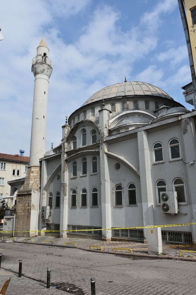 Malatya'da yıkılma tehlikesi bulunan minare nedeniyle 2 sokak trafiğe kapandı