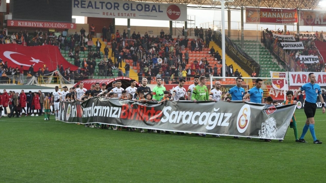 Alanyaspor ile Galatasaray depremzedelere için oynadı