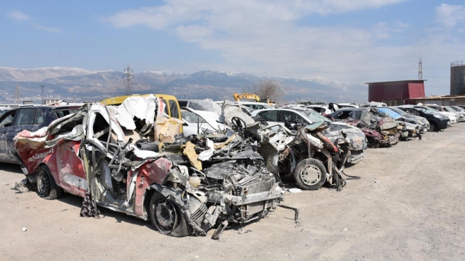 Kahramanmaraş'ta depremde zarar gören 761 araç otoparka çekildi