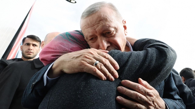 Cumhurbaşkanı Erdoğan, Elbistan'da konteyner kenti ziyaret etti