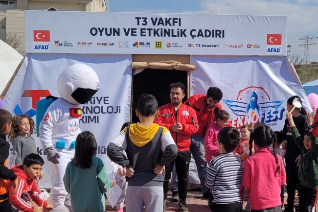 T3 Vakfı, oyun ve etkinlik çadırında çocukların yüzünü güldürüyor