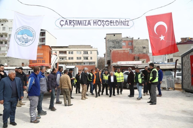 Elbistan'da depremzedelere konteyner çarşı kuruldu