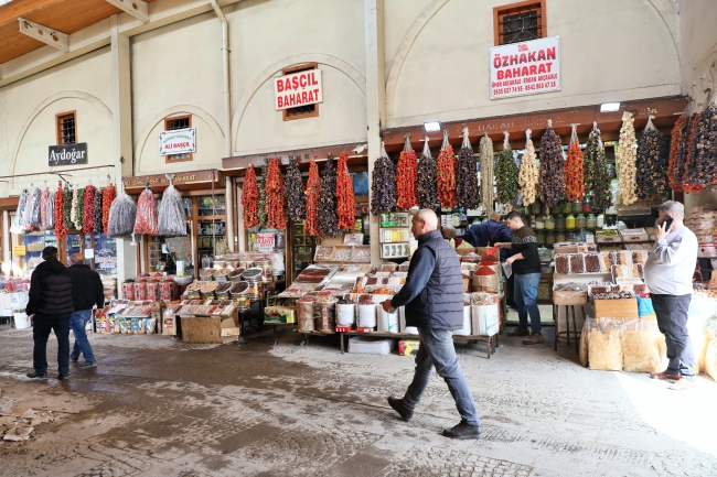 Tarihi Maraş Çarşısı esnafı yeniden kepenk açtı